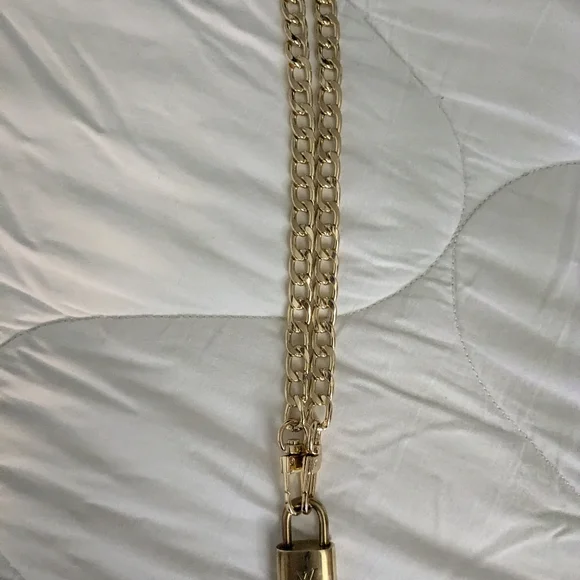 Louis Vuitton Lock, key and chain - Picture 5 of 8